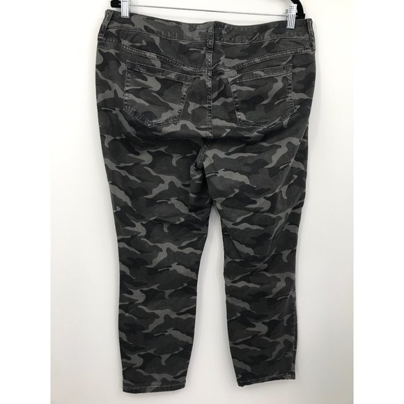 Torrid Skinny Crop Jean Grey Camo Twill Size 16 - Picture 4 of 5